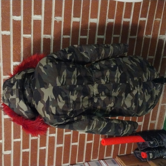 ANA, Women's Camo, Faux Fur Rim hood (removable) Size S. - Picture 2 of 10